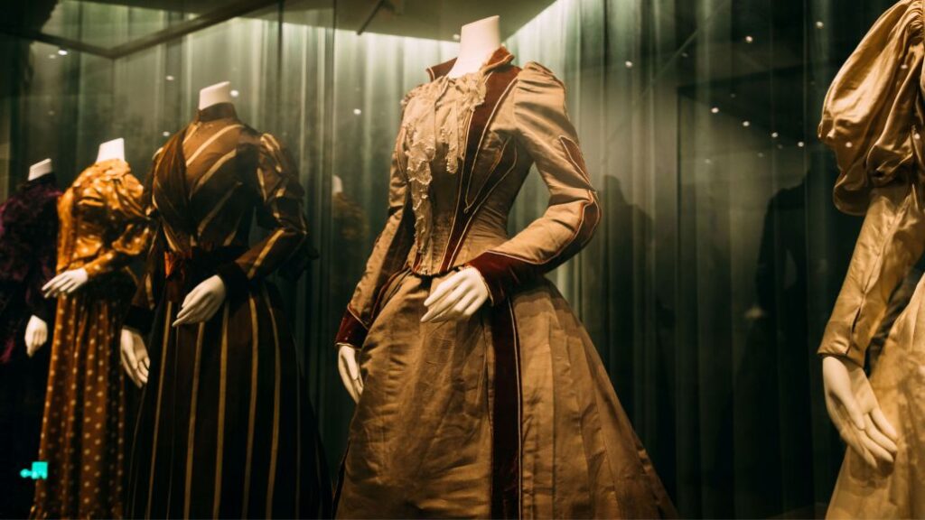 Historical Clothing Museum/ Theater
